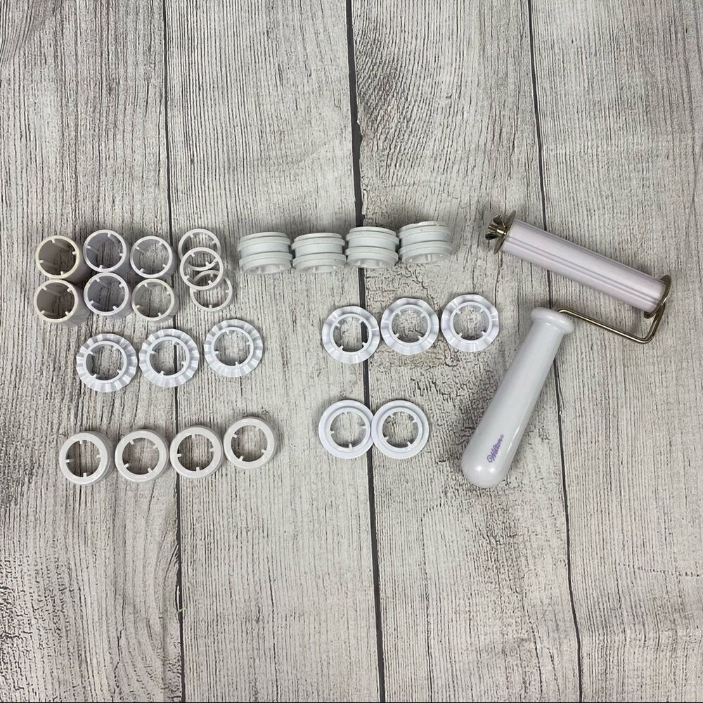 Wilton mini fondant ribbon roller